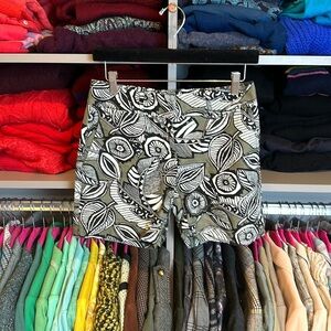Loft olive/black/white leaf print shorts size 00​